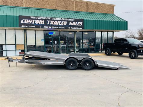 What to Look for When Visiting a Tilt Trailer Seller in Person